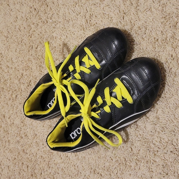 Puma Procat Soccer Cleats, Youth size 5, Like New! - Picture 1 of 8